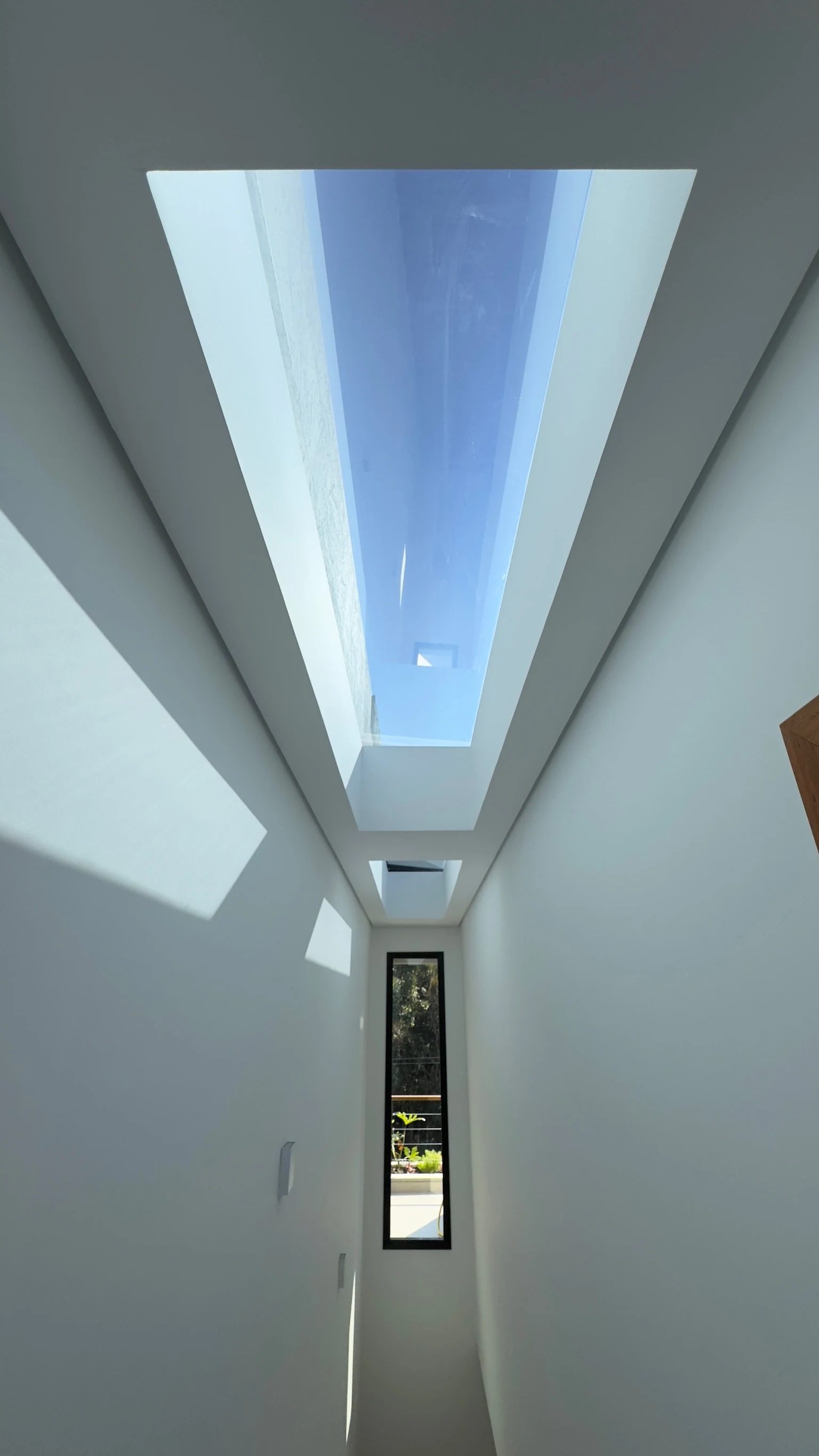 Flur mit linearem Oberlicht