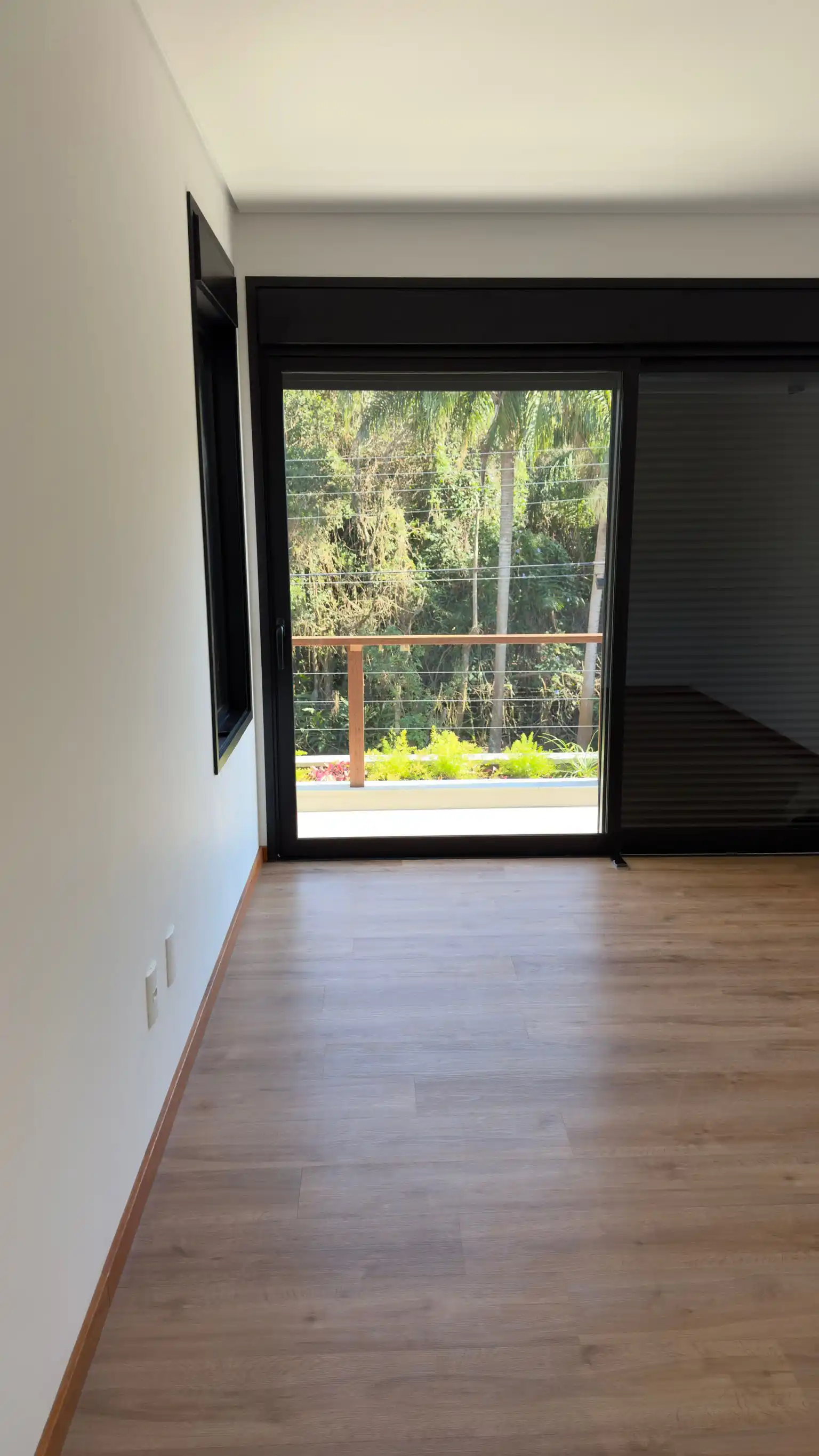 Hauptschlafzimmer mit Zugang zum Balkon